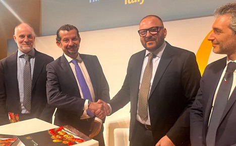 Sopra: Sebastiano Fortunato, presidente Consorzio Pachino IGP, con Dario Baroni, AD McDonald's Italia, l'on. Cannata (a dx) e Mauro Rosati (a sx)